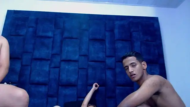 GroupNoLimits live XXX chat