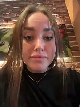 XXX chat uživo modela KiraSunshine