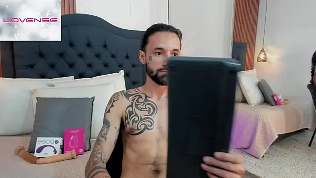 Hisoka_011 webkamerás műsora