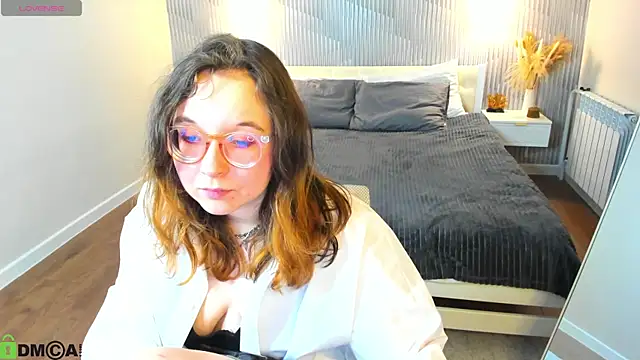 Aleks-caster élő XXX-chatje