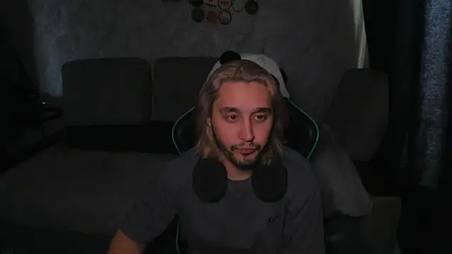 Pohyi_ webkamerás műsora