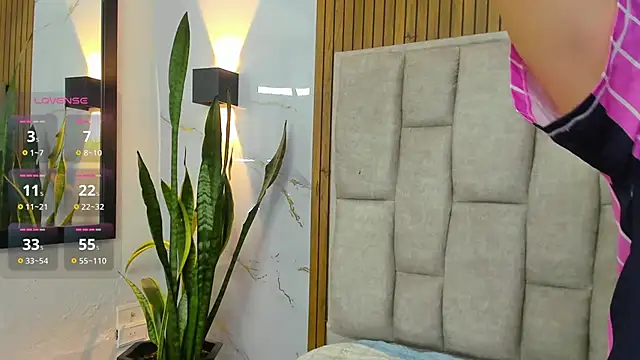 Scarlet_Rosexx Adlı Modelin Canlı XXX Sohbeti