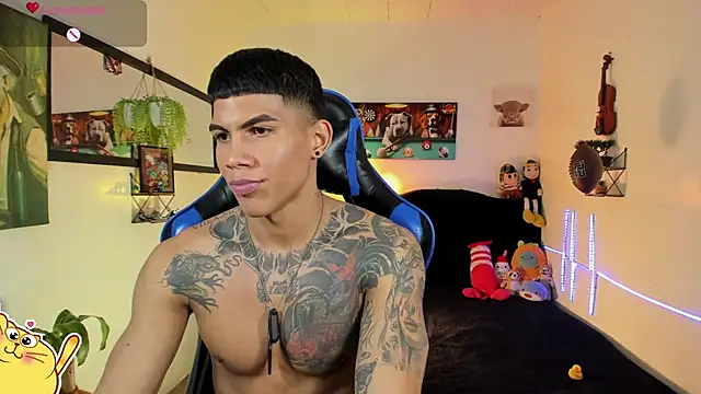 Damian_latinxxx Show in webcam