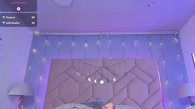 Онлайн чат XXX NaeniaDemon_