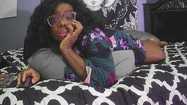 Pokazy przed kamerką – UriUniverse69