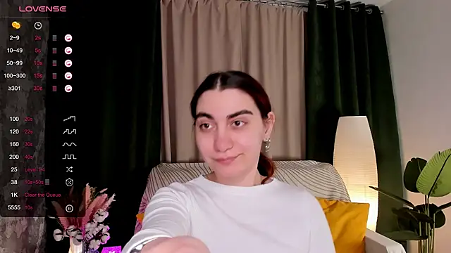 Chat +18 de hannacheekss_ ao vivo