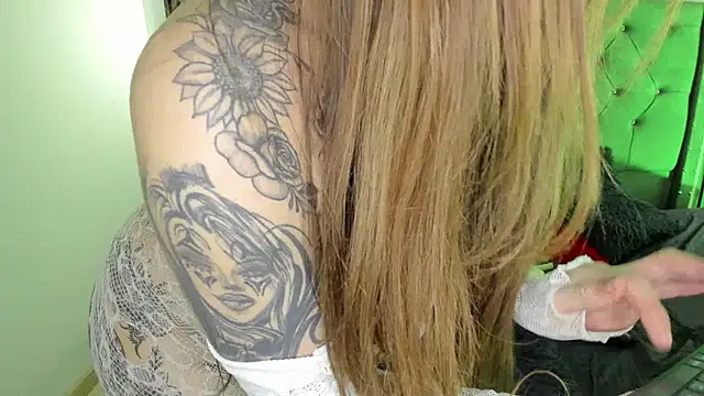 Scarbadgirl_ Show in webcam