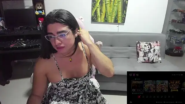 Show modela Khalifa_Gold na web-kameri