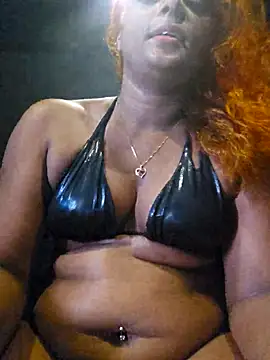 NILMINI-SHERON: διαδικτυακό σόου στην κάμερα