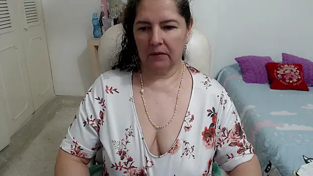 leonela_69: онлайн-секс-чат