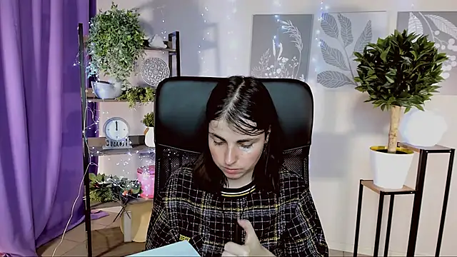 MartaEdams Adlı Modelin Canlı XXX Sohbeti