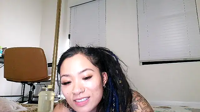 maciixbby: διαδικτυακό σόου στην κάμερα