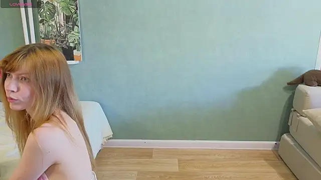 Show modela SunnyLeia na web-kameri