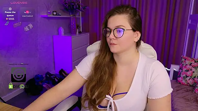XXX chat uživo modela KellyKleine