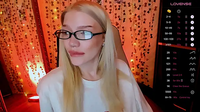 AnyaTaylor_ Chat XXX in diretta