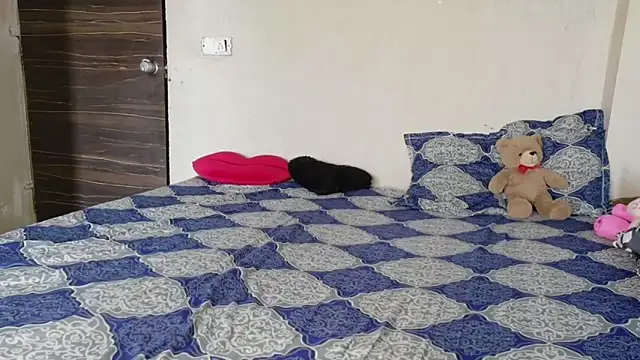 Russ-Malaiii Live XXX-Chat