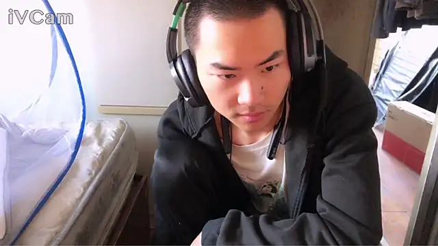 Pokazy przed kamerką – dyjdddttj