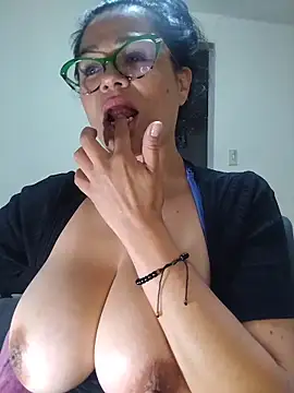 Czat XXX na żywo – naughty_doll_horny