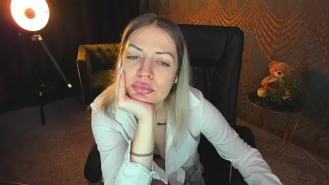 Show modela Anna_Snows na web-kameri