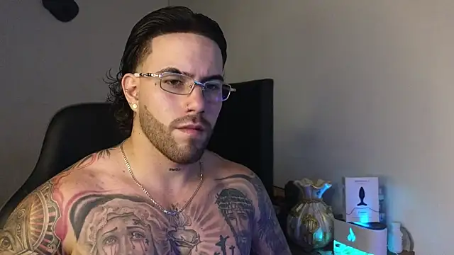 Ades_Lowe Adlı Modelin Canlı XXX Sohbeti