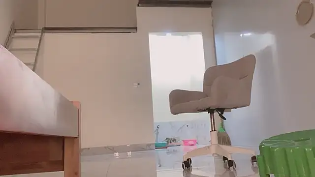 hello_mie's Webcam Show