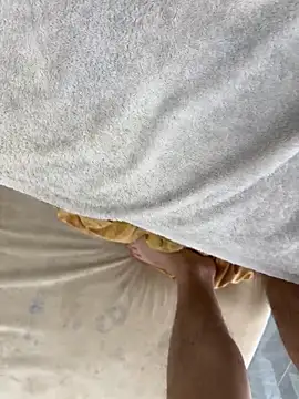 Show modela qwe522522 na web-kameri