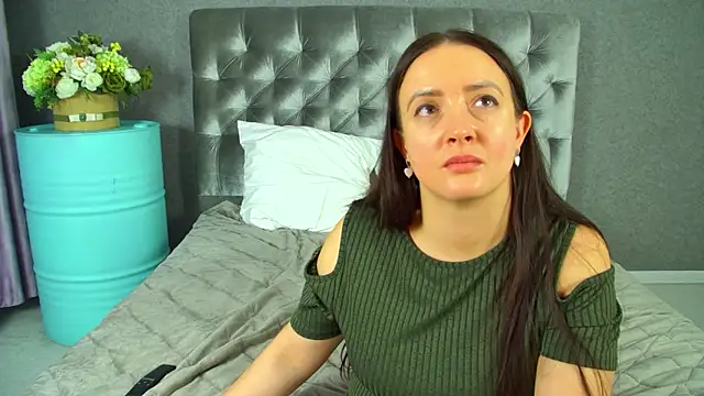 ElinaBellucci: онлайн-секс-чат