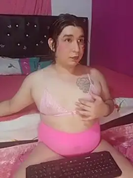 Kaissydoll: διαδικτυακό σόου στην κάμερα