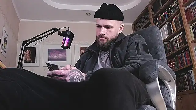 Show modela FindomJason na web-kameri