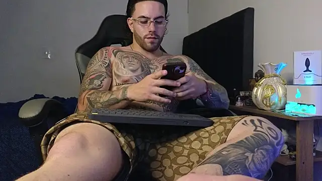 Ades_Lowe Webcam show