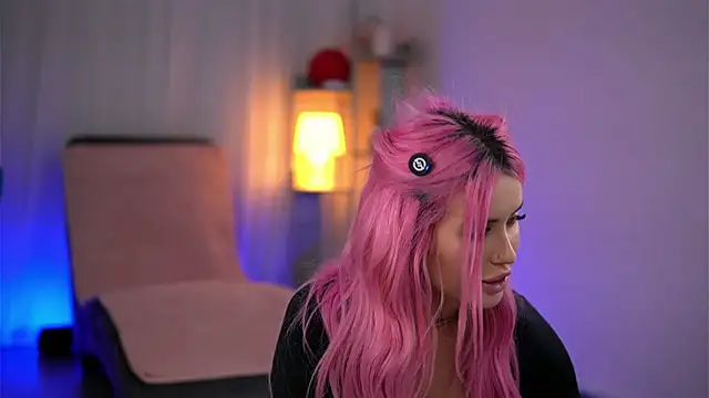 Miky_Lust élő XXX-chatje