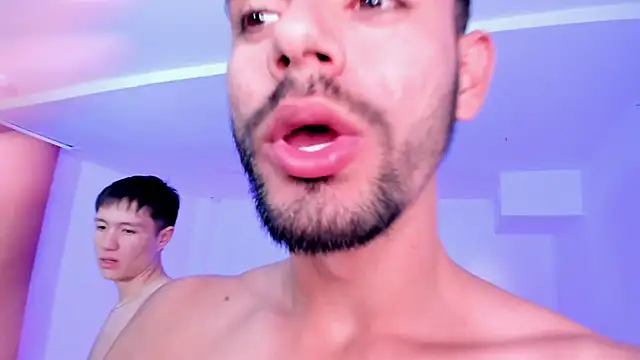 Bad_Boys777: διαδικτυακό σόου στην κάμερα