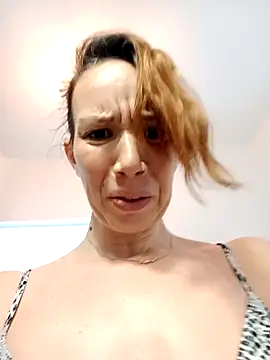 NlixxxのライブXXXチャット