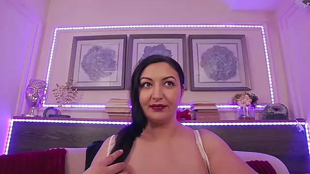 Chat +18 de BustyEva_ ao vivo