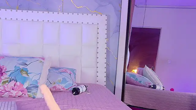 kinkylittlegirll 现场XXX聊天