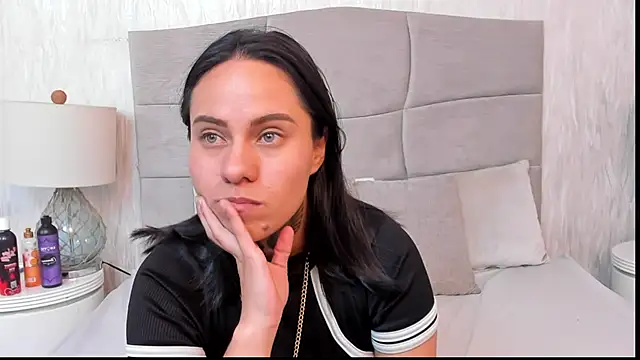 Pokazy przed kamerką – Naomii_BDSM