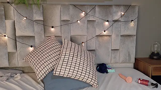 Meganlove__ live XXX chat