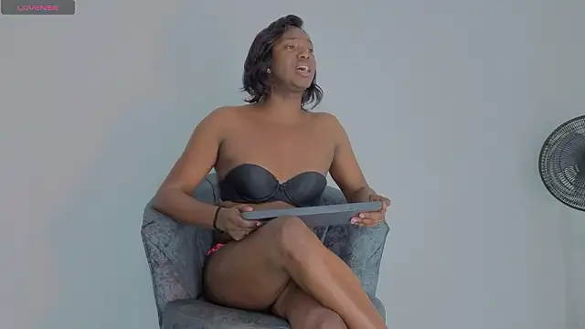 Вебкам-шоу nehanda_clarck_