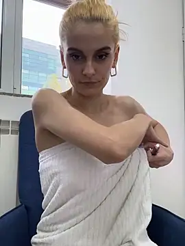 Онлайн чат XXX SelenaDaze