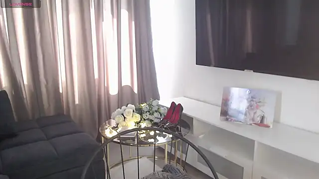 VeliaSaiのライブXXXチャット