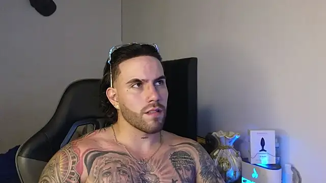 Ades_Lowe Show Webcam