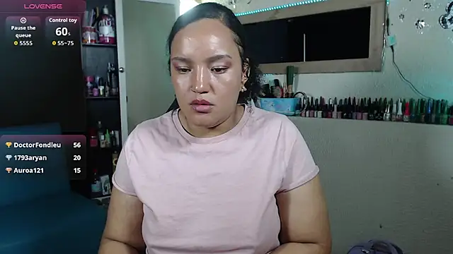 SofiaRoyal2308のライブXXXチャット