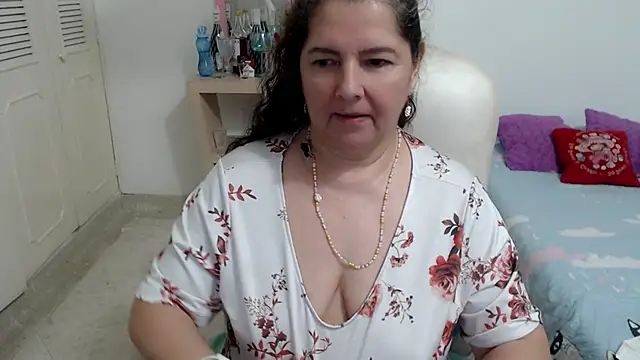 leonela_69: онлайн-секс-чат