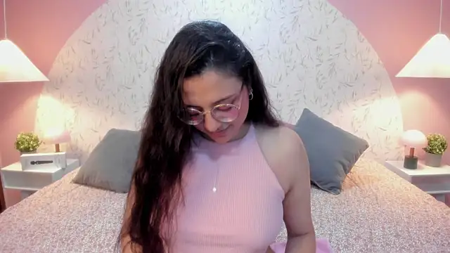 Chat +18 de Angelie_Rosebrm ao vivo