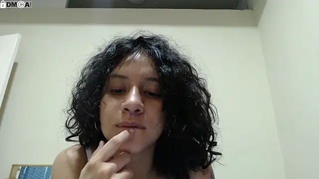 AlinaWoolf_ élő XXX-chatje