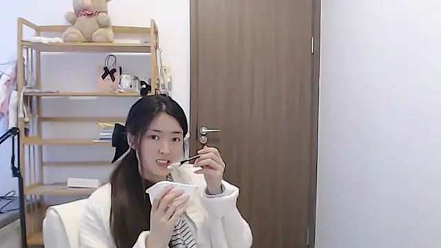 Mimi-cnbaby: онлайн-секс-чат