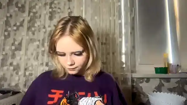 Show modela KrystenHoye na web-kameri