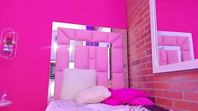 Rebecca_Sandovalのウェブカメラショー