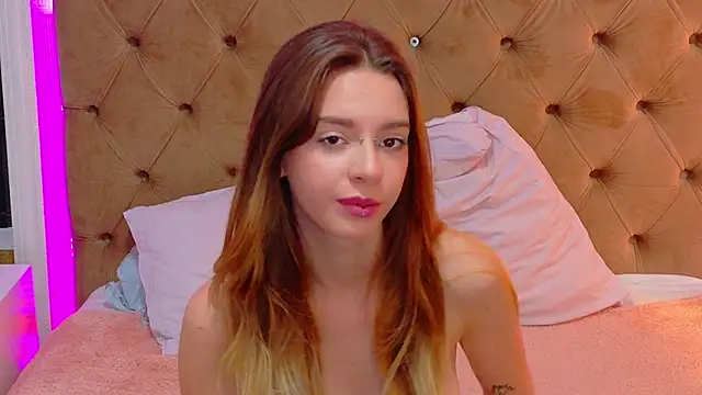 CoraVex Adlı Modelin Canlı XXX Sohbeti