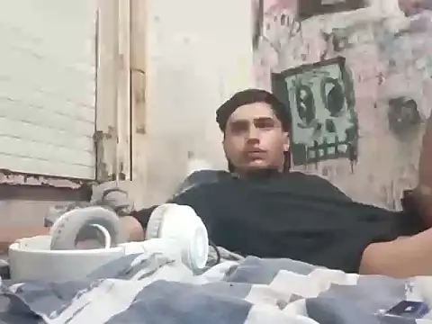 MYM69_-: διαδικτυακό σόου στην κάμερα